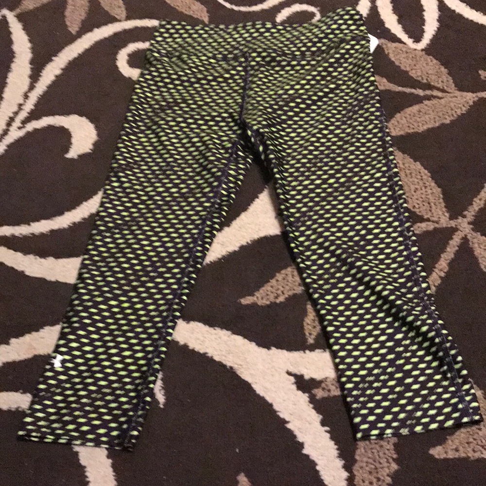 UA cropped workout pants